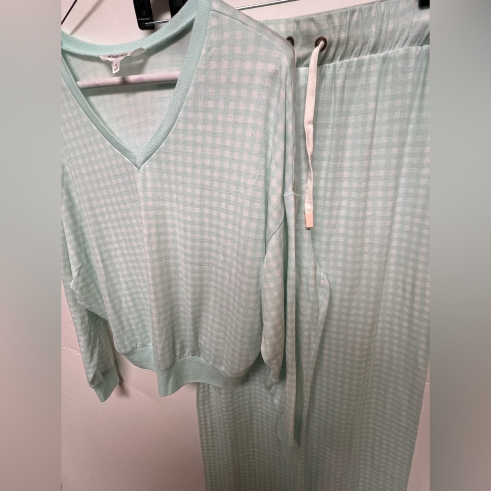 HONEY DEW SIZE SMALL LADIES LONG SLEEVE PAJAMA’S MINT GREEN & WHITE CHECKERED - Picture 4 of 11